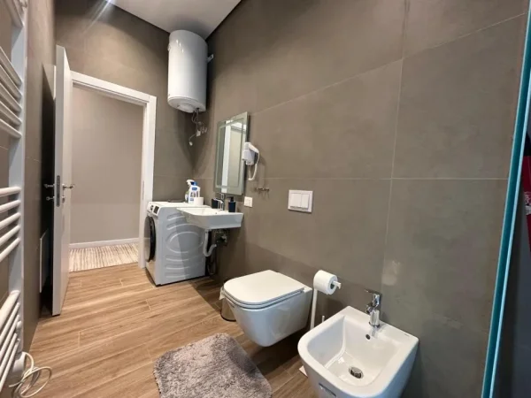 Tirane, jepet me qera apartament 2+1 , 1.100 € 