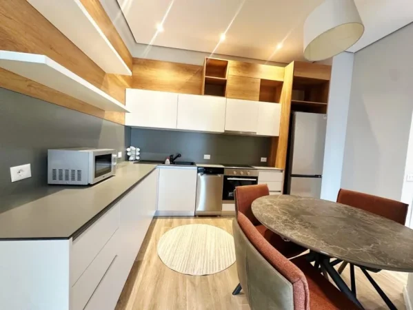 Tirane, jepet me qera apartament 2+1 , 1.100 € 