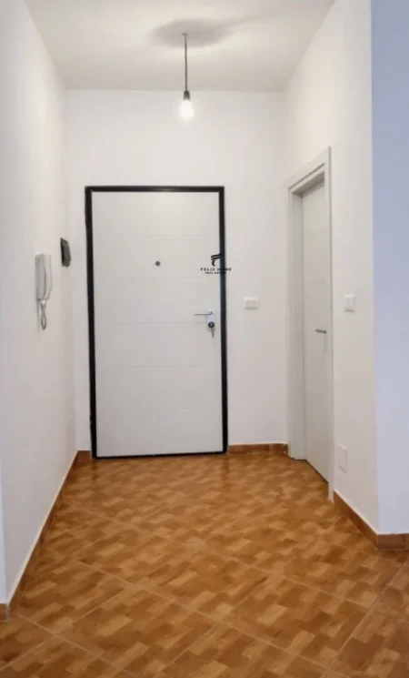 Tirane, jepet me qera zyre Kati 4, 70 m² 400 € (ASTIR)