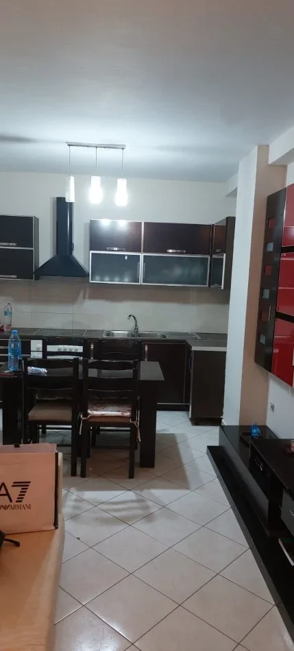 Tirane, jepet me qera apartament 1+1+Ballkon Kati 2, 70 m² 300 € (Misto Mame)