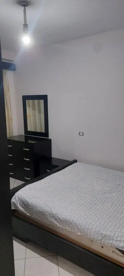 Tirane, jepet me qera apartament 1+1+Ballkon Kati 2, 70 m² 300 € (Misto Mame)