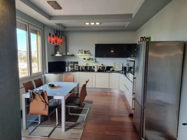 Tirane, jepet me qera apartament 2+1 Kati 1, 142 m² 1.400 € (Stadiumi Dinamo)