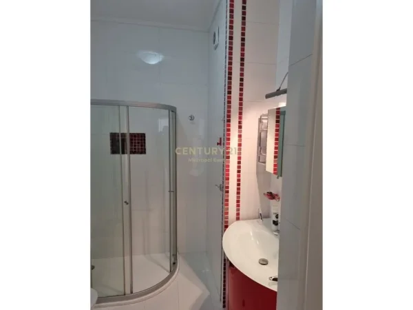 Tirane, jepet me qera apartament 2+1 Kati 1, 142 m² 1.400 € (Stadiumi Dinamo)