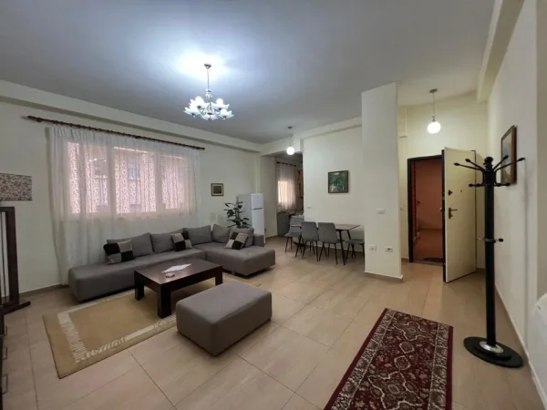 Tirane, jepet me qera apartament 2+1+Ballkon Kati 3, 110 m² 800 € 