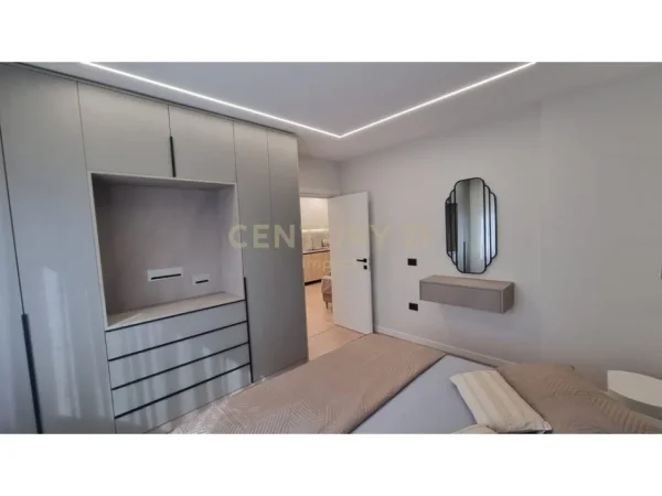 Tirane, jepet me qera apartament 2+1 Kati 8, 85 m² 900 € (Rruga Medar Shtylla)