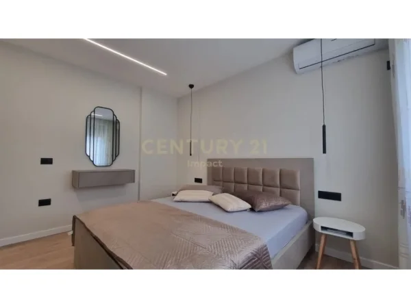 Tirane, jepet me qera apartament 2+1 Kati 8, 85 m² 900 € (Rruga Medar Shtylla)