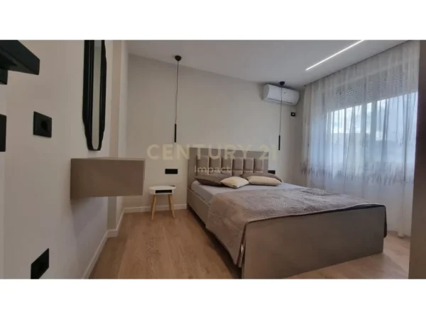 Tirane, jepet me qera apartament 2+1 Kati 8, 85 m² 900 € (Rruga Medar Shtylla)