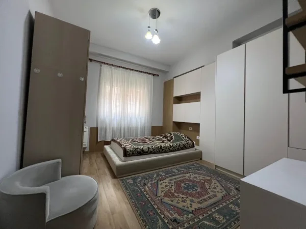 Tirane, jepet me qera apartament 2+1+Ballkon Kati 3, 110 m² 800 € 