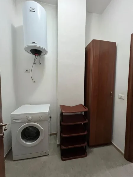 Tirane, jepet me qera apartament 2+1+Ballkon Kati 3, 110 m² 800 € 