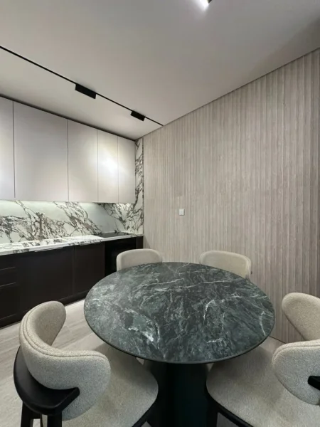 Tirane, jepet me qera apartament 1+1 Kati 13, 1.200 € (Golden Tower)