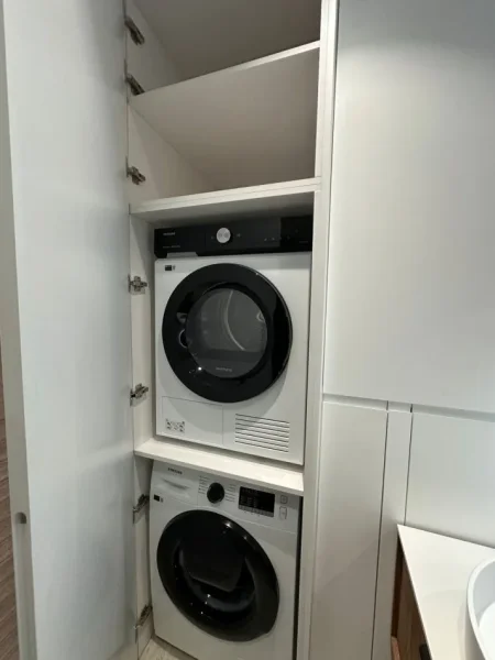 Tirane, jepet me qera apartament 1+1 Kati 13, 1.200 € (Golden Tower)