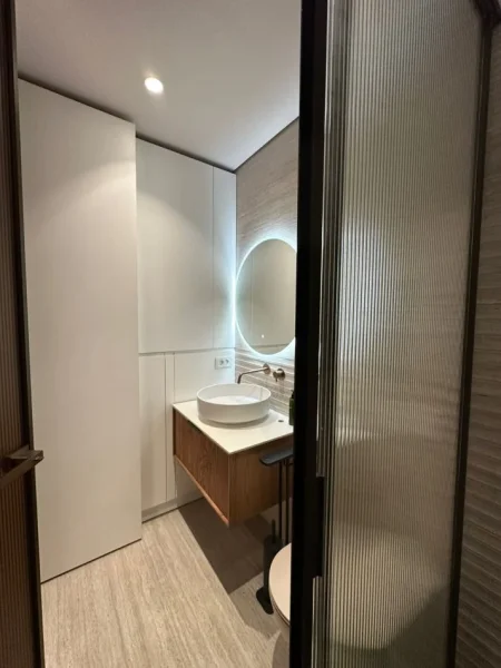 Tirane, jepet me qera apartament 1+1 Kati 13, 1.200 € (Golden Tower)