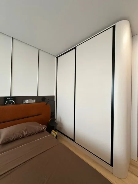 Tirane, jepet me qera apartament 1+1 Kati 13, 1.200 € (Golden Tower)