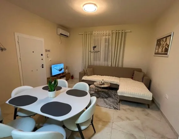 Tirane, jepet me qera apartament 1+1 Kati 1, 70 m² 600 € (RRUGA E DIBRES)