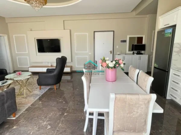 Vlore, jepet me qera apartament+verande | Penthouse 3+1+Ballkon Kati 12, 220 m² 1.000 € (VLORE)