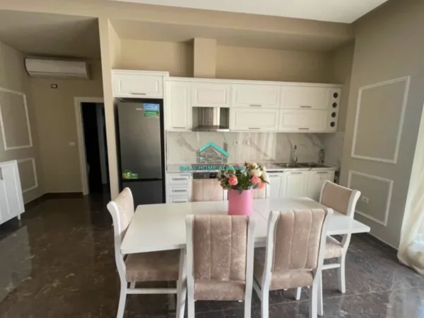 Vlore, jepet me qera apartament+verande | Penthouse 3+1+Ballkon Kati 12, 220 m² 1.000 € (VLORE)