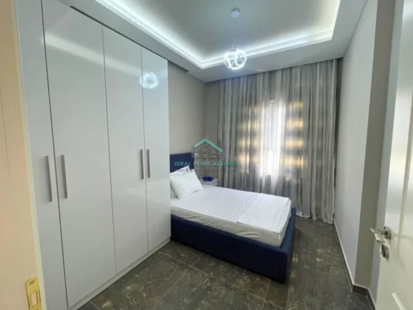 Vlore, jepet me qera apartament+verande | Penthouse 3+1+Ballkon Kati 12, 220 m² 1.000 € (VLORE)