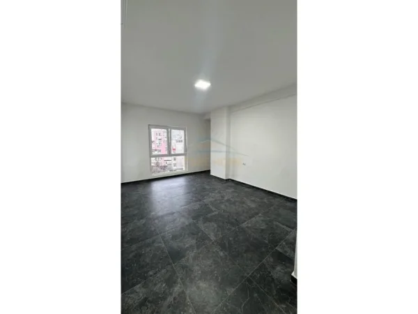 Tirane, jepet me qera apartament 2+1 Kati 4, 118 m² 850 € (zogu i zi)