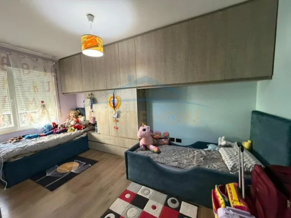 Tirane, shitet apartament 2+1 Kati 2, 100 m² 300.000 € (Komuna e Parisit)