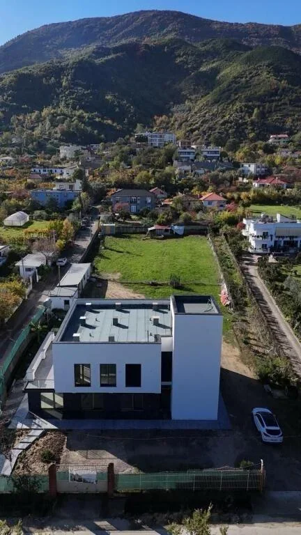 Tirane, jepet me qera ambjent biznesi Kati 0, 360 m² 3.000 € (Palma Nova)