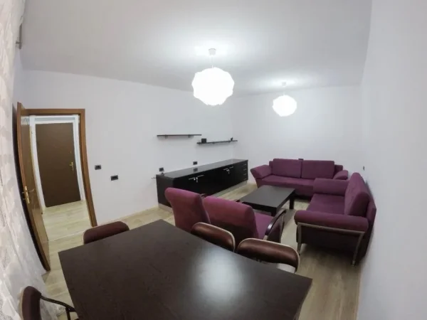 Tirane, jepet me qera apartament 1+1 Kati 5, 60 m² 500 € 