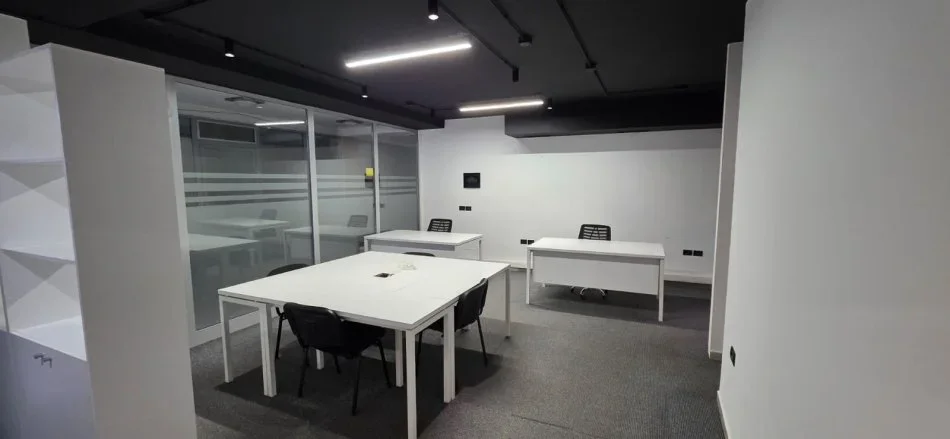 Tirane, jepet me qera zyre Kati 2, 72 m² 1.100 € (Pazari i ri)