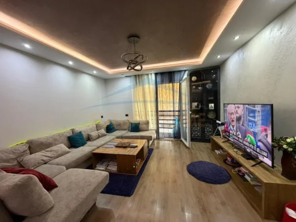 Tirane, shitet apartament 2+1 Kati 2, 100 m² 300.000 € (KOMUNA E PARISIT)
