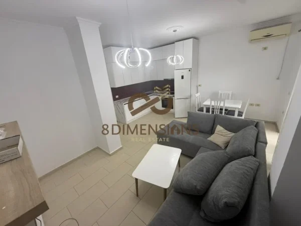 Tirane, jepet me qera apartament 1+1+Ballkon Kati 4, 80 m² 800 € (myslym shyr)