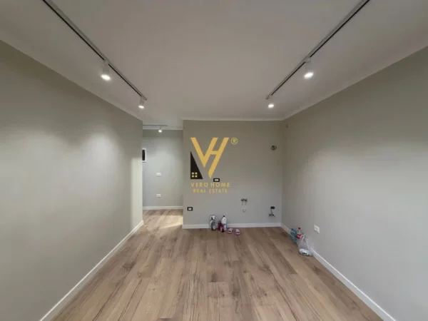 Tirane, shitet apartament 1+1+Ballkon Kati 5, 45 m² 125.000 € (21 DHJETORI)