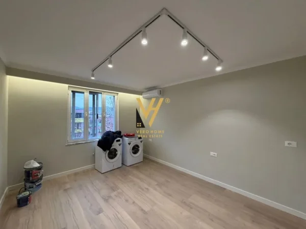 Tirane, shitet apartament 1+1+Ballkon Kati 5, 45 m² 125.000 € (21 DHJETORI)