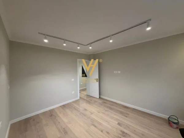 Tirane, shitet apartament 1+1+Ballkon Kati 5, 45 m² 125.000 € (21 DHJETORI)