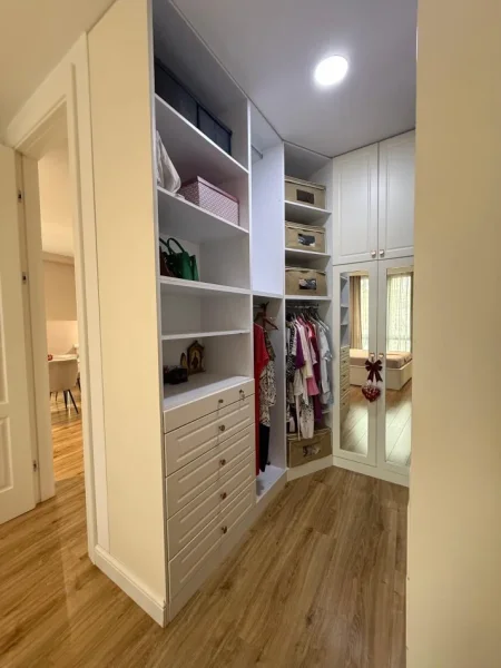 Tirane, jepet me qera apartament 2+1+Ballkon , 110 m² 1.500 € (Park Gate Tirana, Rruga e Elbasanit)