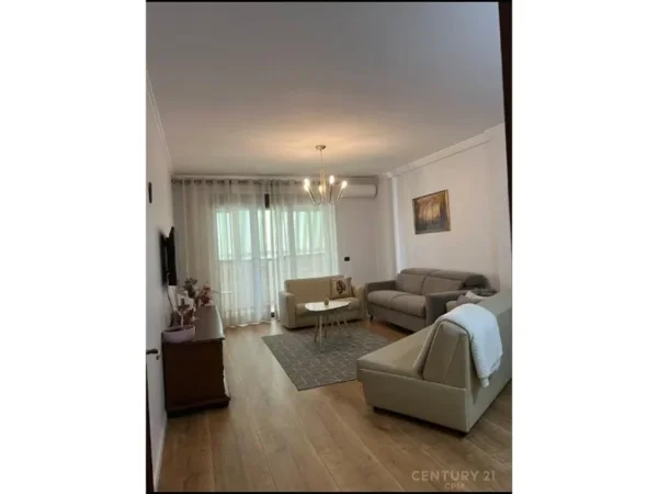 Tirane, jepet me qera apartament 1+1 Kati 3, 85 m² 850 € (Rruga Qemal Stafa)