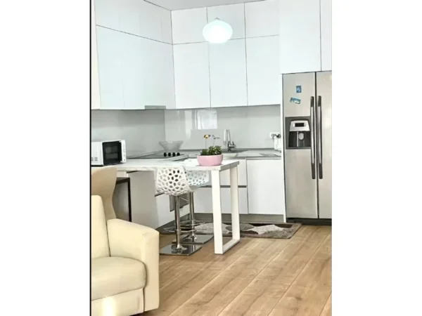 Tirane, jepet me qera apartament 1+1 Kati 3, 85 m² 850 € (Rruga Qemal Stafa)