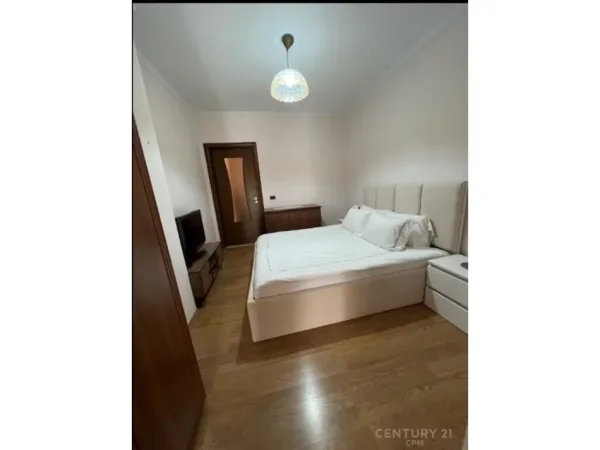 Tirane, jepet me qera apartament 1+1 Kati 3, 85 m² 850 € (Rruga Qemal Stafa)