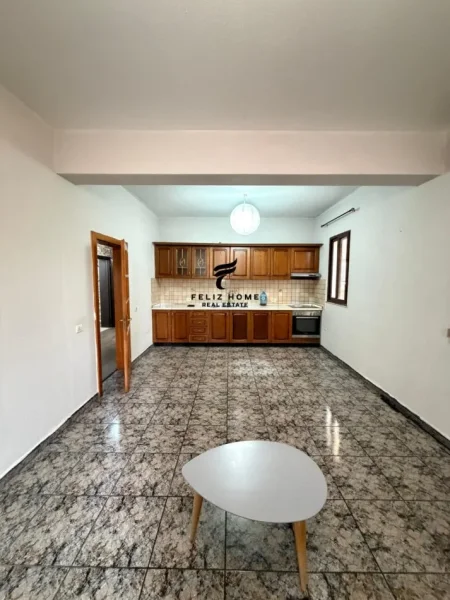 Tirane, jepet me qera apartament 2+1 Kati 1, 80 m² 450 € (SELITE)