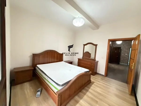 Tirane, jepet me qera apartament 2+1 Kati 1, 80 m² 450 € (SELITE)