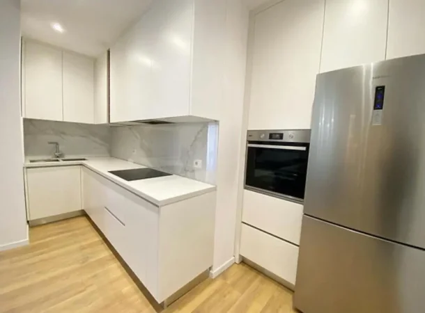 Tirane, jepet me qera apartament 3+1 Kati 3, 130 m² 1.050 € (Kopeshti Zoologjik)