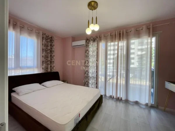 Tirane, jepet me qera apartament 2+1 Kati 2, 89 m² 750 € (Don Bosko)