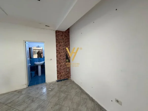 Tirane, jepet me qera ambjent biznesi Kati -1, 150 m² 700 € (21 DHJETORI)