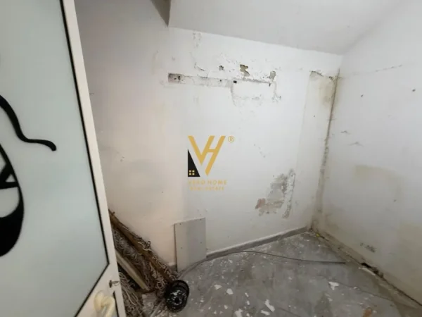 Tirane, jepet me qera ambjent biznesi Kati -1, 150 m² 700 € (21 DHJETORI)