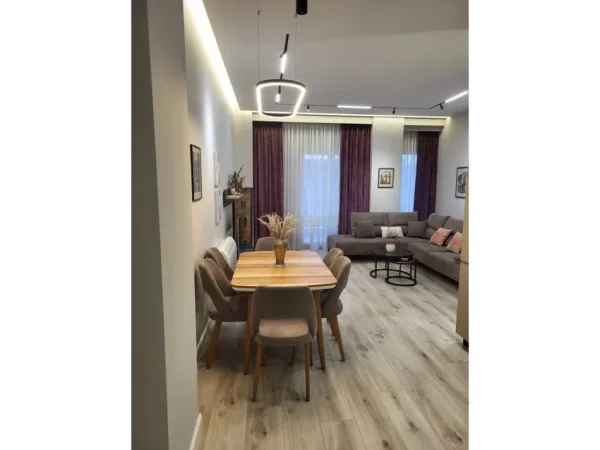 Tirane, jepet me qera apartament 2+1 Kati 4, 120 m² 900 € (Pazari Ri)