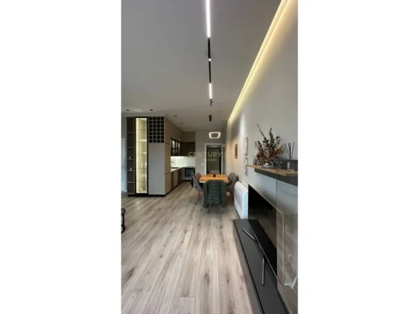 Tirane, jepet me qera apartament 2+1 Kati 4, 120 m² 900 € (Pazari Ri)