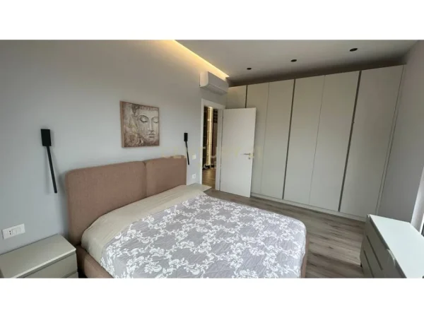Tirane, jepet me qera apartament 2+1 Kati 4, 120 m² 900 € (Pazari Ri)