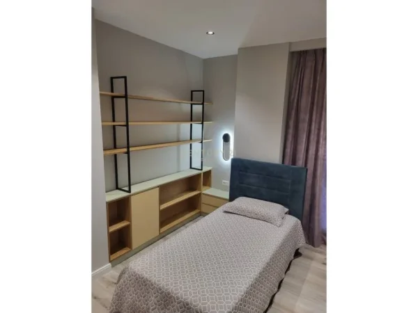 Tirane, jepet me qera apartament 2+1 Kati 4, 120 m² 900 € (Pazari Ri)