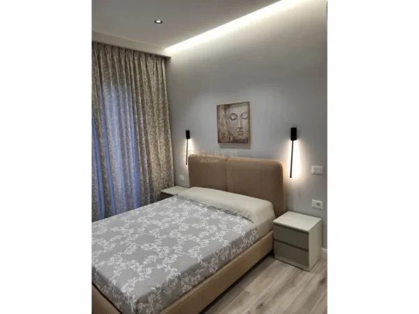 Tirane, jepet me qera apartament 2+1 Kati 4, 120 m² 900 € (Pazari Ri)