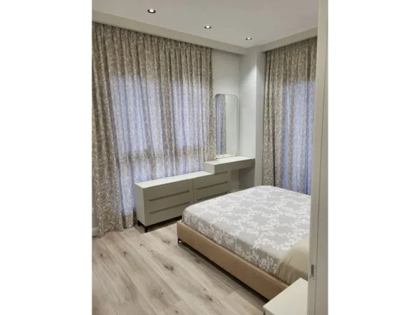 Tirane, jepet me qera apartament 2+1 Kati 4, 120 m² 900 € (Pazari Ri)