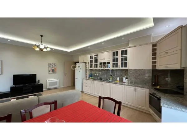 Tirane, jepet me qera apartament 2+1 Kati 8, 110 m² 850 € (Pazari Ri)