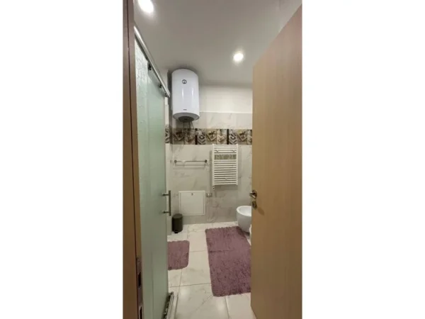 Tirane, jepet me qera apartament 2+1 Kati 8, 110 m² 850 € (Pazari Ri)