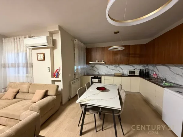 Tirane, jepet me qera apartament 3+1 Kati 2, 124 m² 1.000 € (Komuna Parisit)